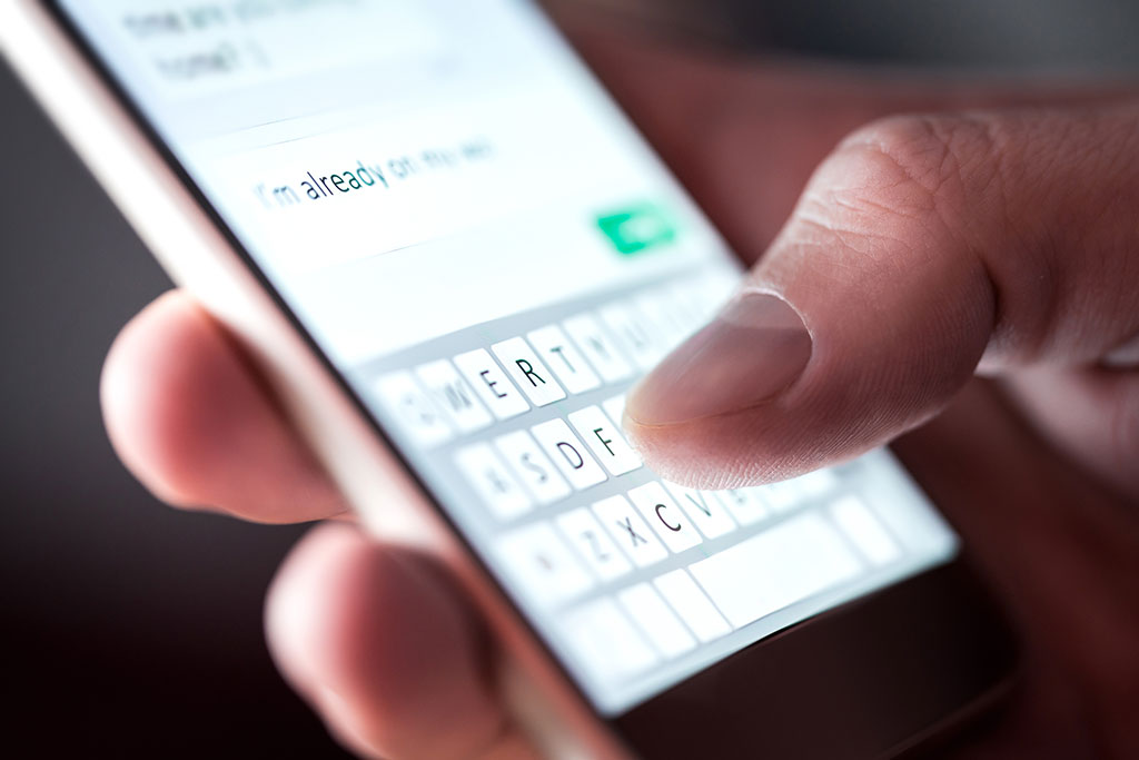 How to Use a Smart Text Communication System To Streamline Operations