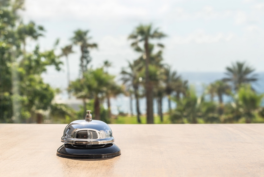 Managing Late Check-Outs: 7 Solutions for Vacation Rentals