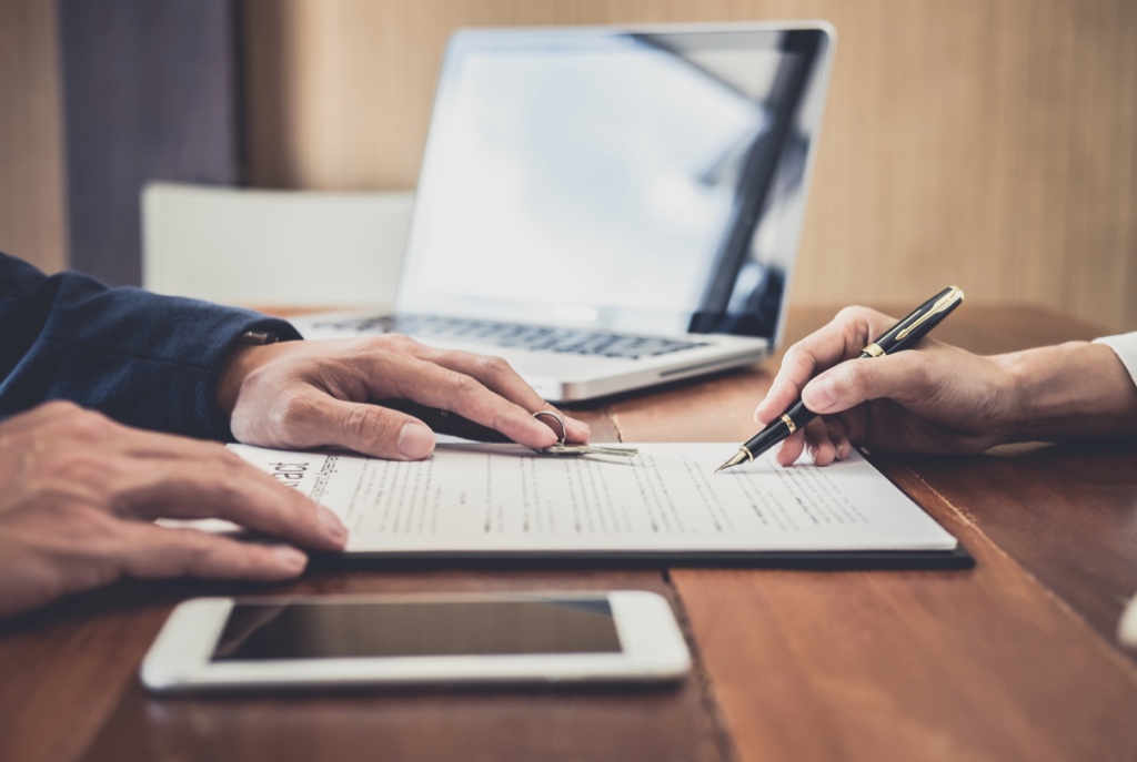 Vacation Rental Management Agreements: What To Include (+ Sample)